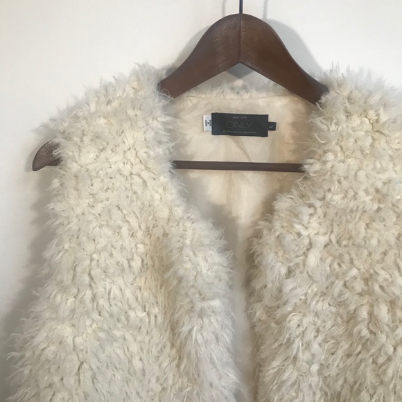 ONLY Cream and White Fur Vest - Picture 9 of 9